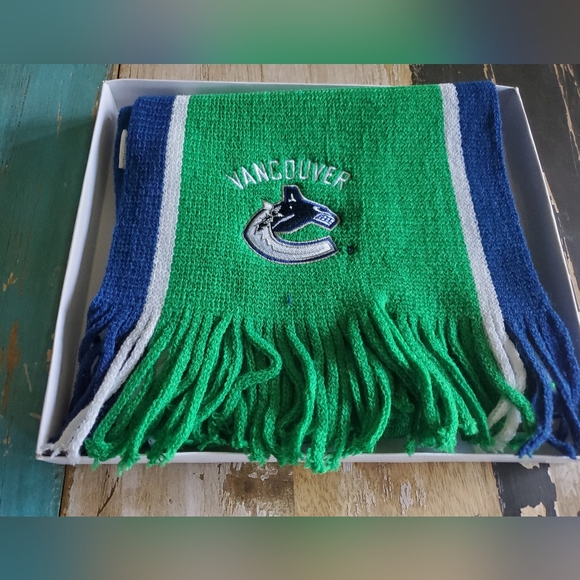 Vancouver Canucks scarf - Picture 2 of 5
